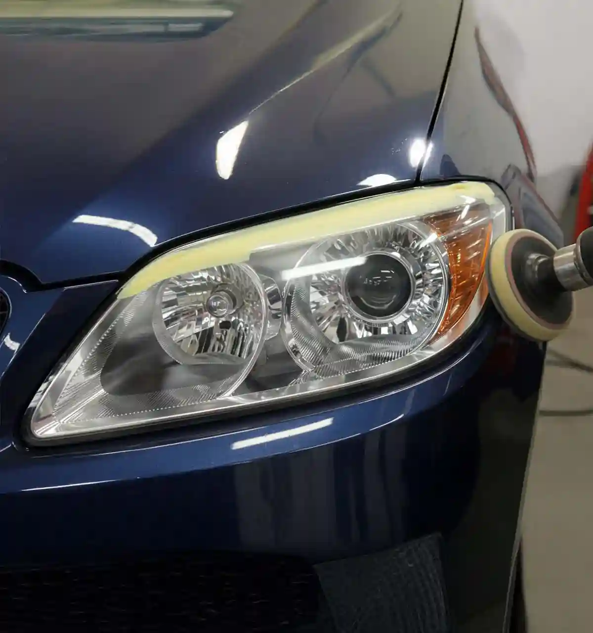 Aplicação de proteção UV na lente do farol